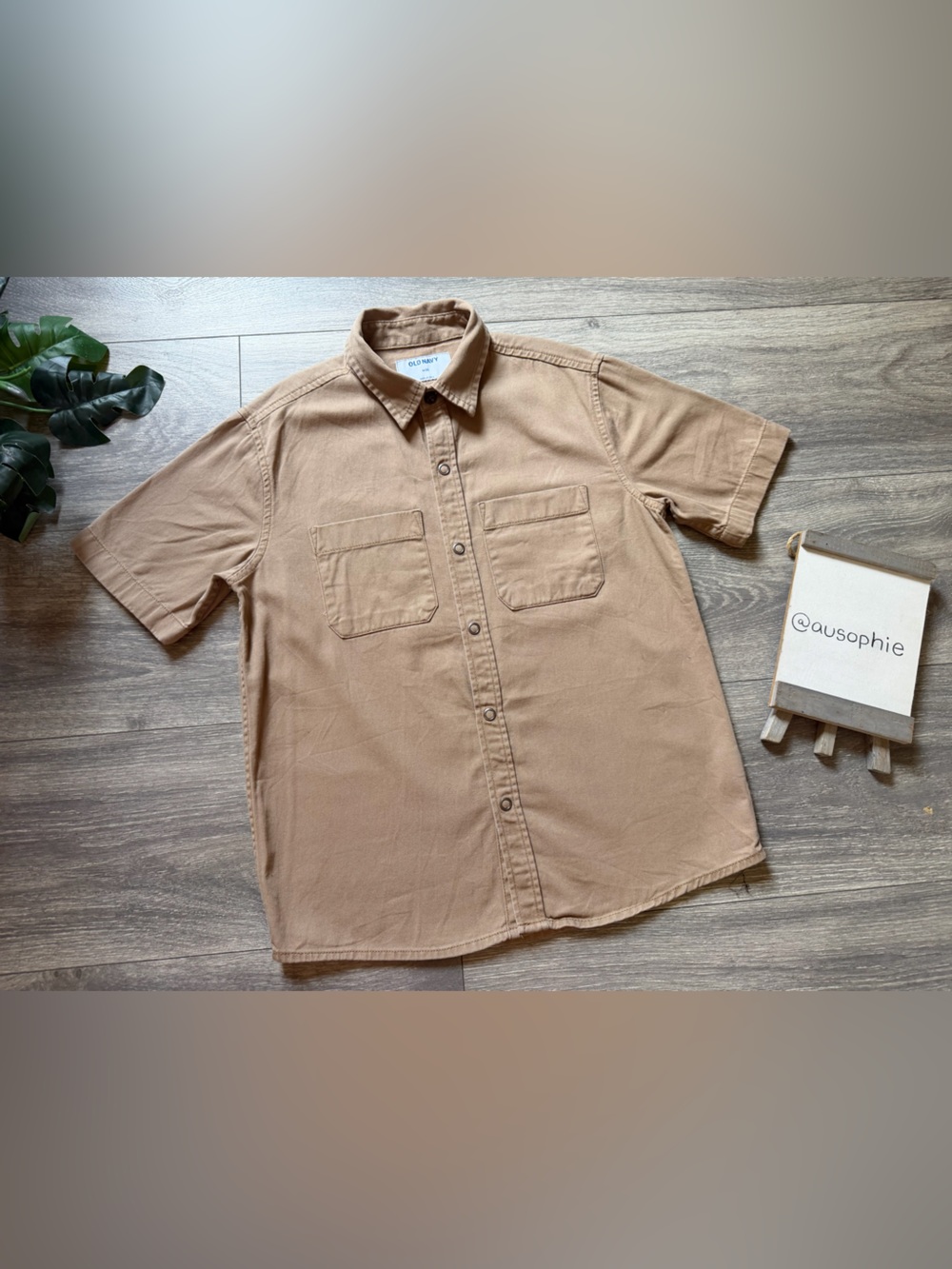 Old Navy 100% Cotton Short Sleeve Khaki Button Down Work Shirt. Size M
